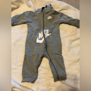 Nike bodysuit - 9 months - color: grey